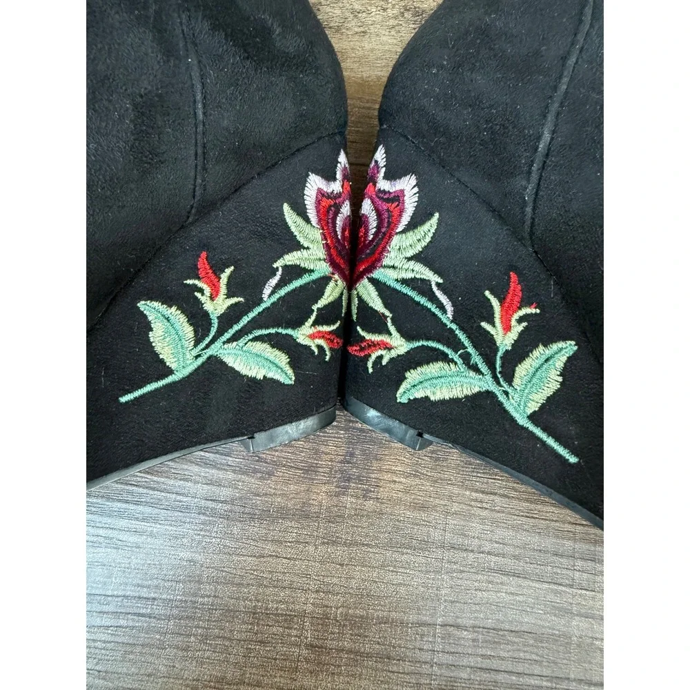 Bloom & 8 Black Faux Suede Floral Embroidered Wedge Ankle Boots Womens Size 7